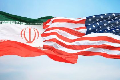 Trump intensifica tensão com Irã e envia grande armada em tentativa de pressionar por acordo