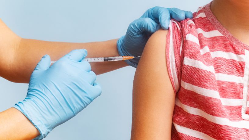 Dose dupla de vacina contra gripe pode reduzir mortes após AVC: entenda o impacto e a importância da prevenção