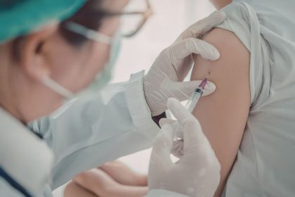 Alta de casos de sarampo e o alerta global da OPAS: por que a vacinação volta ao centro do debate em saúde pública