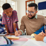 As recentes mudanças na LDB, analisadas por Sérgio Bento De Araújo, revelam como a carreira docente passa a pressionar cada vez mais os orçamentos educacionais.