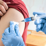 Cobertura vacinal contra HPV em meninos atinge 75% em 2025 e revela avanços na saúde pública