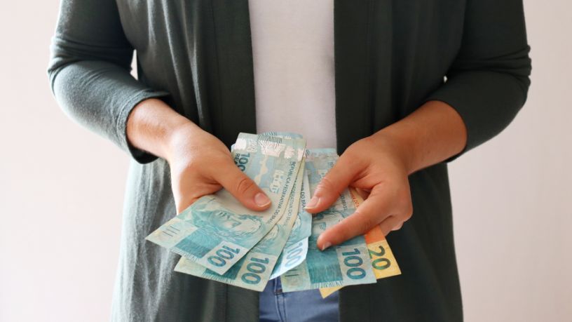 Renda média no Brasil segundo a PNAD Contínua do IBGE revela desafios estruturais do mercado de trabalho