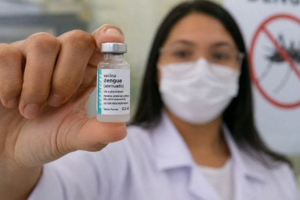 Vacina contra a dengue é suspensa temporariamente: o que quem já tomou precisa saber e como proteger a saúde agora