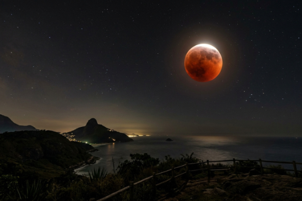 Eclipse lunar quase total será visível no Brasil nesta semana; saiba horário e como observar
